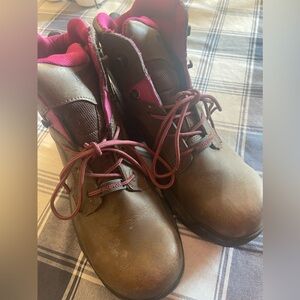 Women’s wolverine composite toe work boots worn 2 times